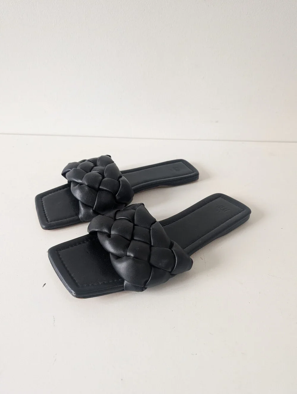 H&M Black Braided Summer Sandals Cutesy Casual Slip Ons EU 39 US 9